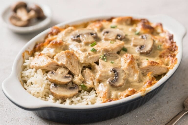 Easy Chicken and Rice Casserole With Creamy Mushroom Sauce – Cozy, Reliable, and Delicious