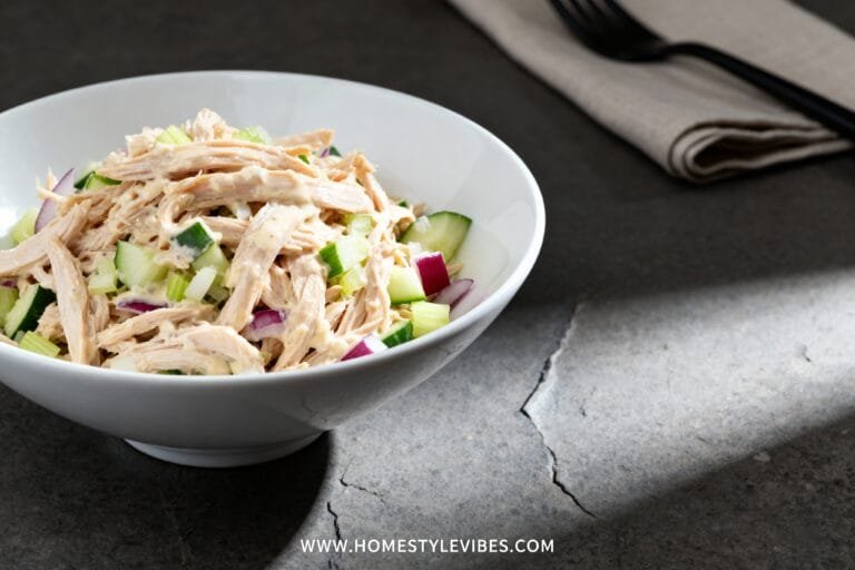 Keto Chicken Salad: Easy Low-Carb Lunch with Shredded Chicken, Crunchy Veggies and Creamy Mayo Dressing
