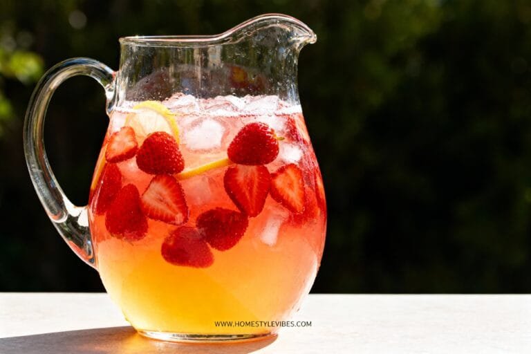 Strawberry Punch: Easy Big-Batch Party Drink with Fresh Strawberries and Lemonade
