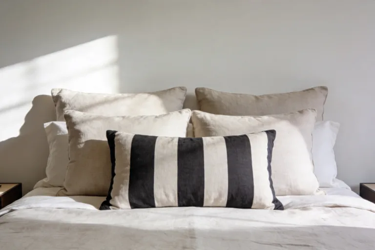 Viral 7 Throw Pillow Combinations That Instantly Upgrade Any Bed or Sofa (Cute, Funky & Cozy Ideas)