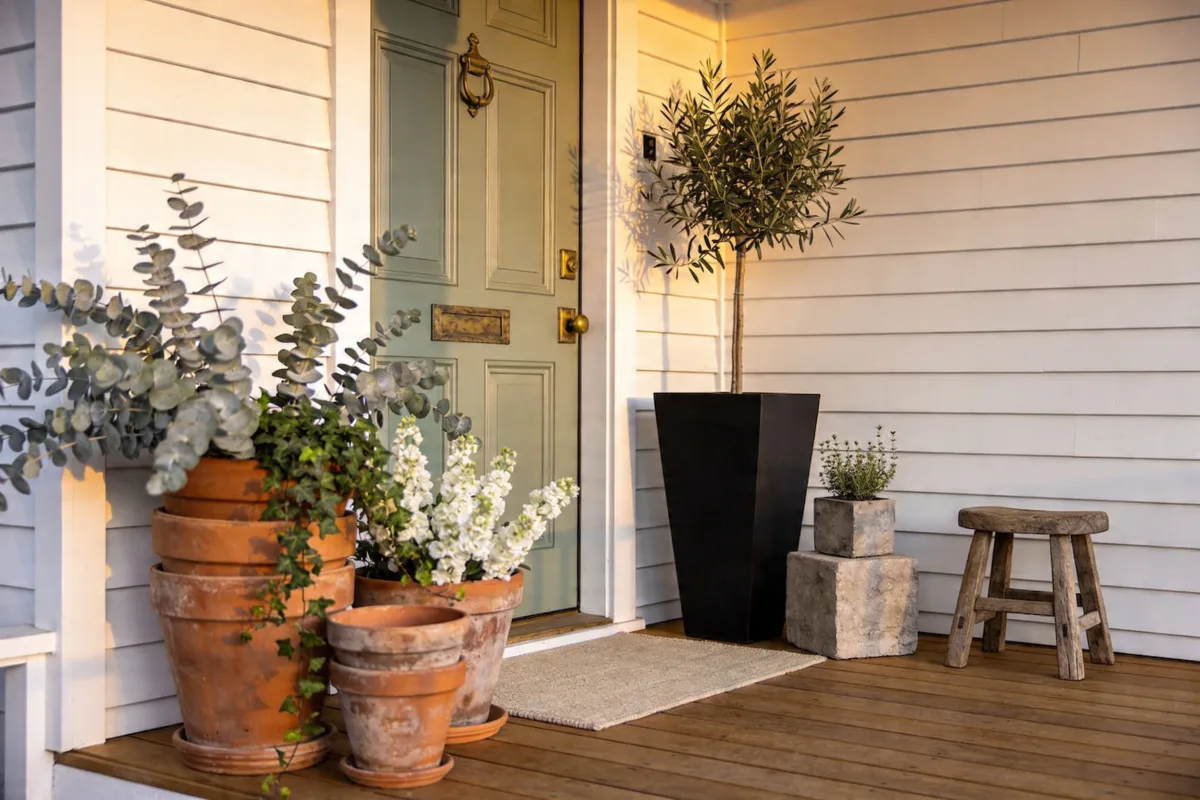 5 Front Porch Flower Pot & Planter Ideas That Instantly Boost Curb Appeal (Small, Rustic & Modern)